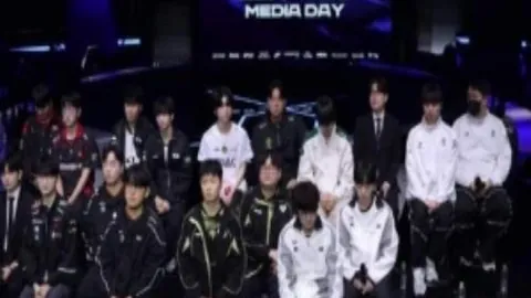 切尔西领跑英超，曼城仅差1分紧随，曼联跌至第13，热刺第14位