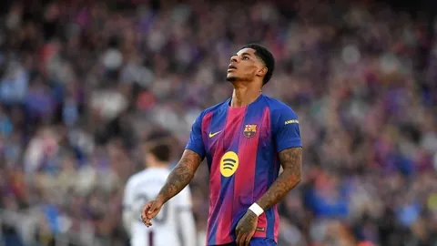 巴塞罗那与格拉纳达战成平局，阿尔维斯助力吕克德容得分